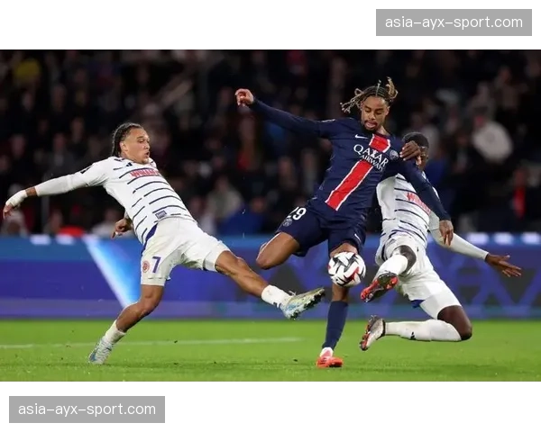 通讯：揭秘斯特拉斯堡赛前针对性的定位球防守演练如何在逼平巴黎的比赛中奏效